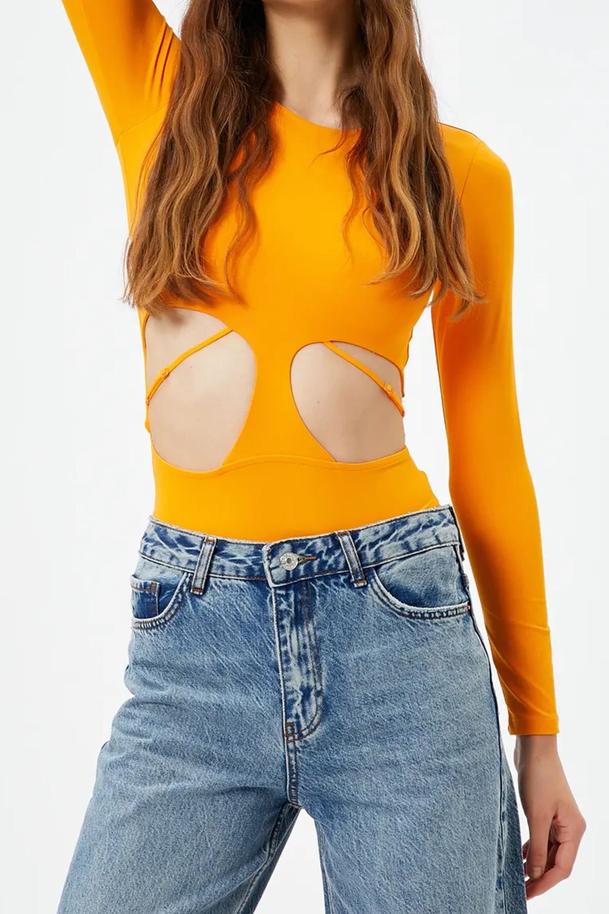 Cut Out kesik detaylı alttan çıt çıtlı uzun kollu body