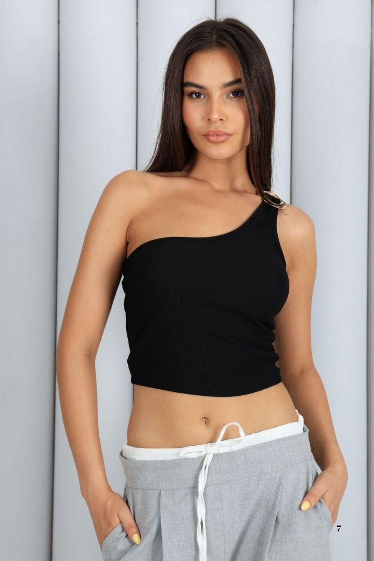 SİYAH TEK OMUZ HALKA DETAYLI KADIN BLUZ-ŞIK VE MODERN  CROP MODEL 